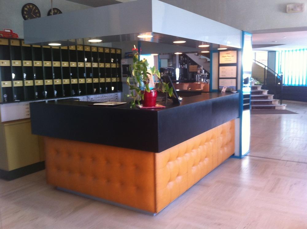 Authentic By Balladins - Rodez / Le Segala Baraqueville Bagian luar foto